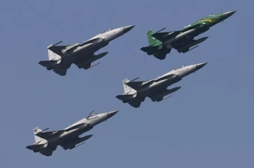 Indian Rafales pull back after PAF scramble near Kashmir border