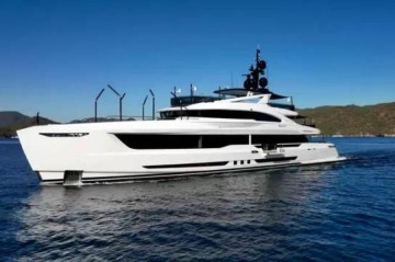 €8 million luxury yacht sinks off Sardinia - Photo
