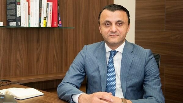 Vüqar Qurbanov baş həkimi işdən çıxardı