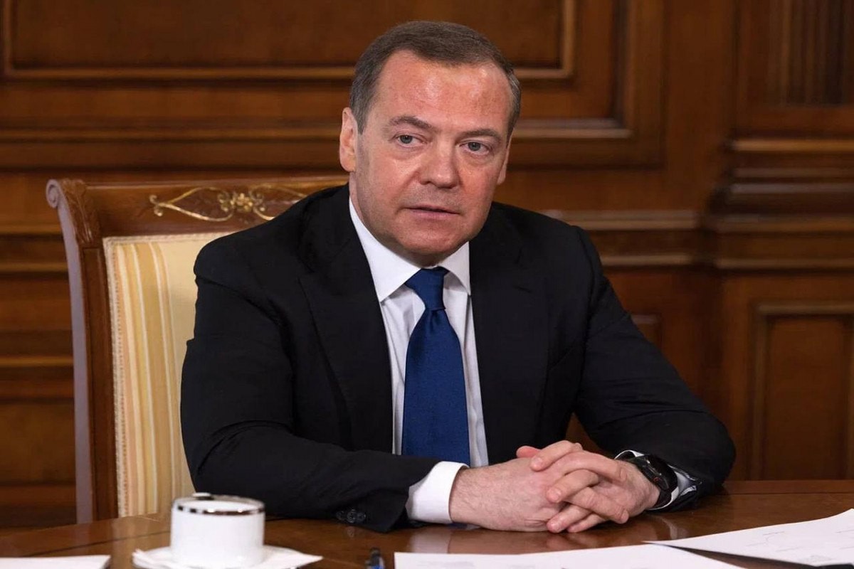 Medvedev Sevastopolun atəşə tutulmasına münasibət bildirdi