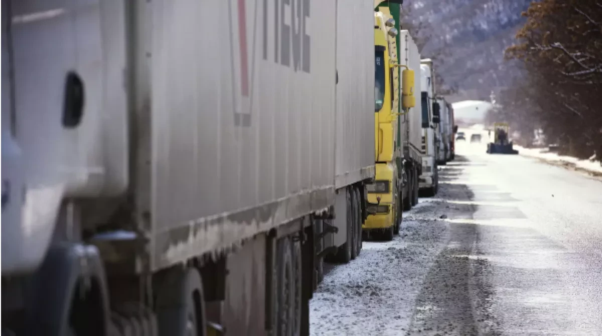 Adverse weather conditions cause backlog of 700 Armenian trucks at Russia-Georgian border