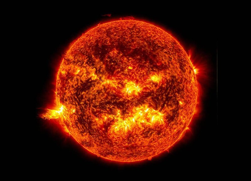 На Солнце произошли две сильнейшие вспышки