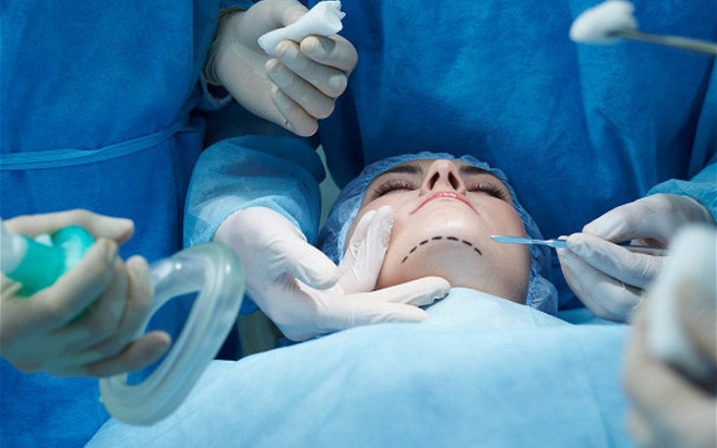 Plastik cərrahlarla bağlı Səhiyyə Nazirliyindən daha bir