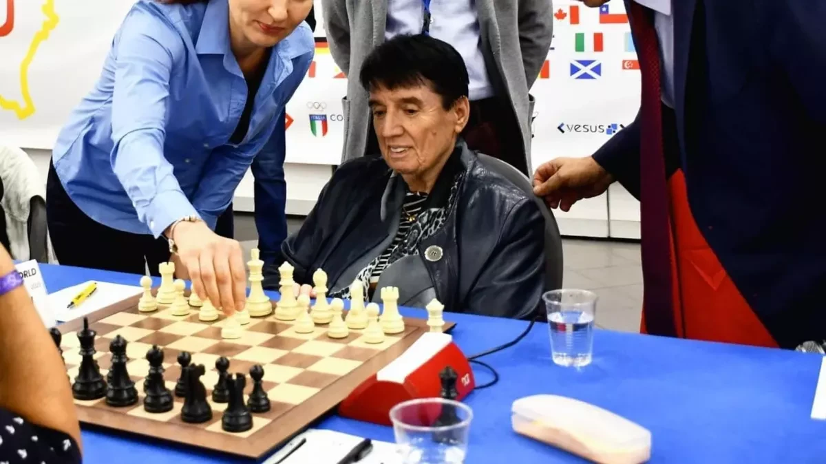Lionel Messi exchanges personal gifts with Georgian chess grandmaster Nona Gaprindashvili