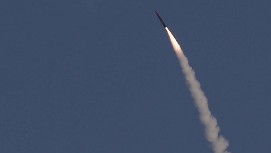 Husilər İsraili hipersəs raketi ilə vurdu
