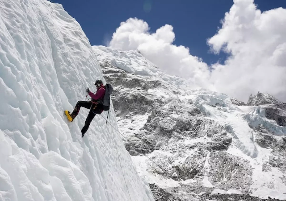 Nepal toughens Everest rules: Climbers must conquer 7,000-metre peak first
