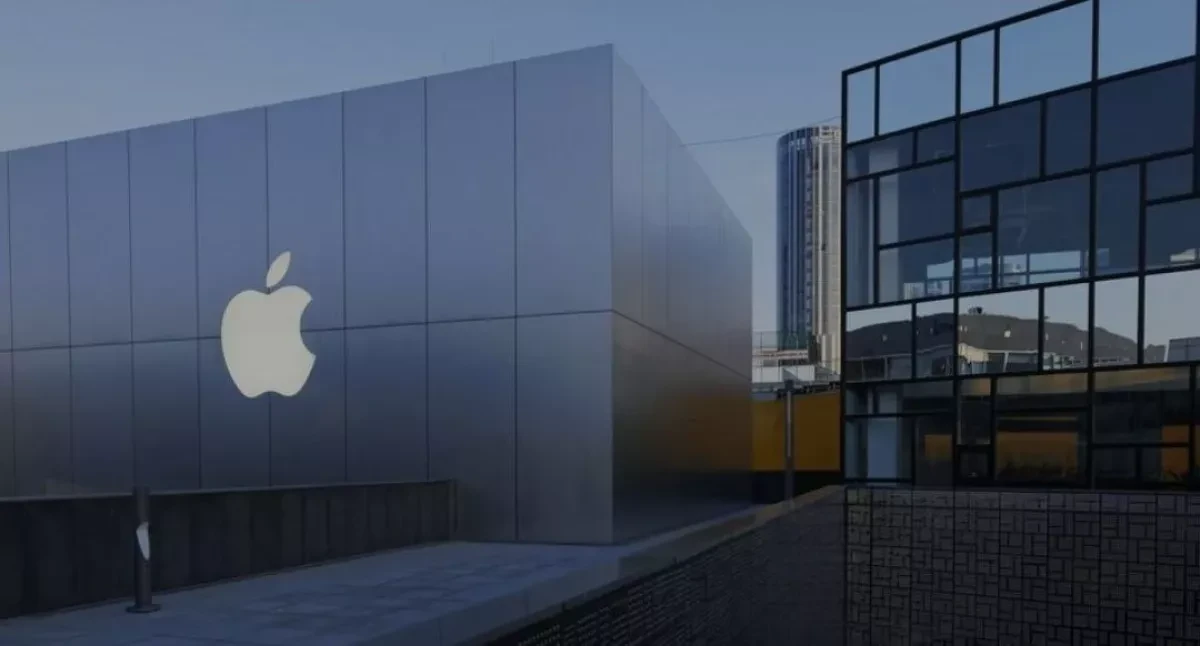 Apple may need $30 billion, three years to relocate 10% of iPhone production to US