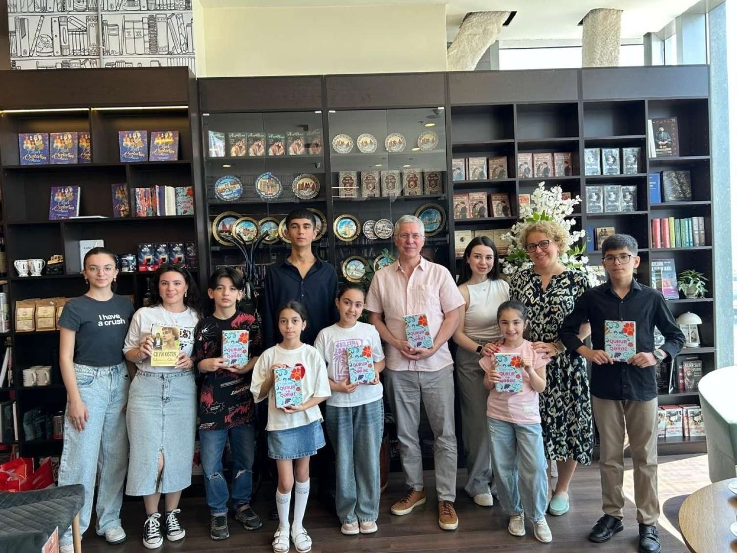 Britaniya səfiri uşaqlarla ədəbiyyat söhbəti etdi -