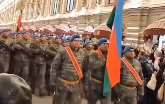 “Şəhidlər ölməz, vətən bölünməz” - Hərbçilərimiz Moskva küçələrində-Video