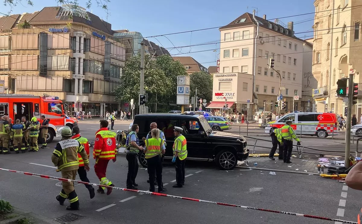Stuttgart crash kills one, injures eight in suspected accident