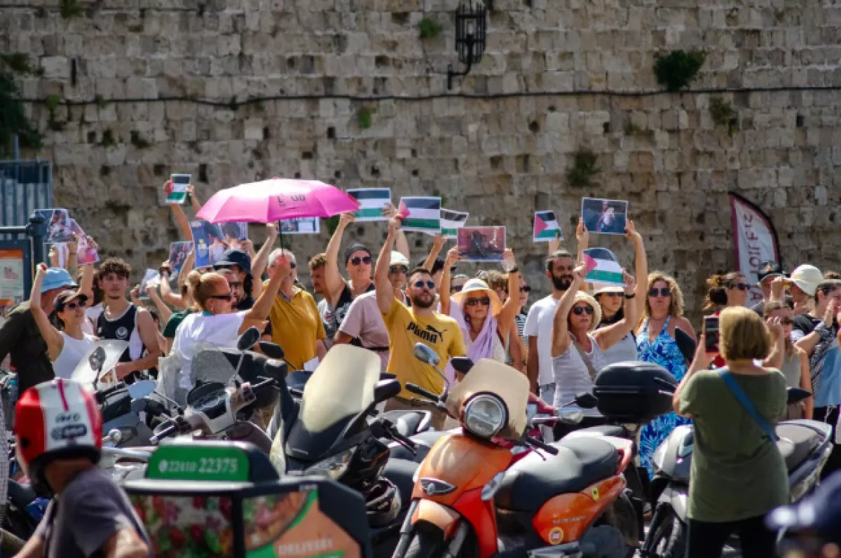 Israeli holidaymakers face rising anger in Greece over Gaza war PHOTO