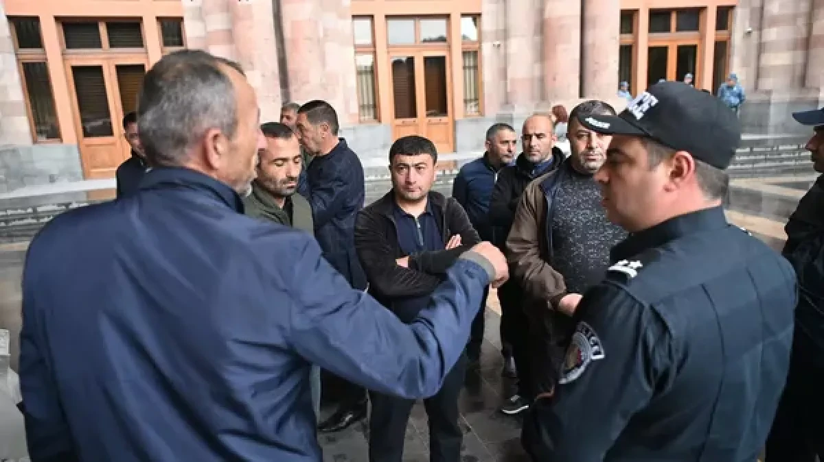 Armenian truckers protest changes to Russia entry rules affecting cargo shipments
