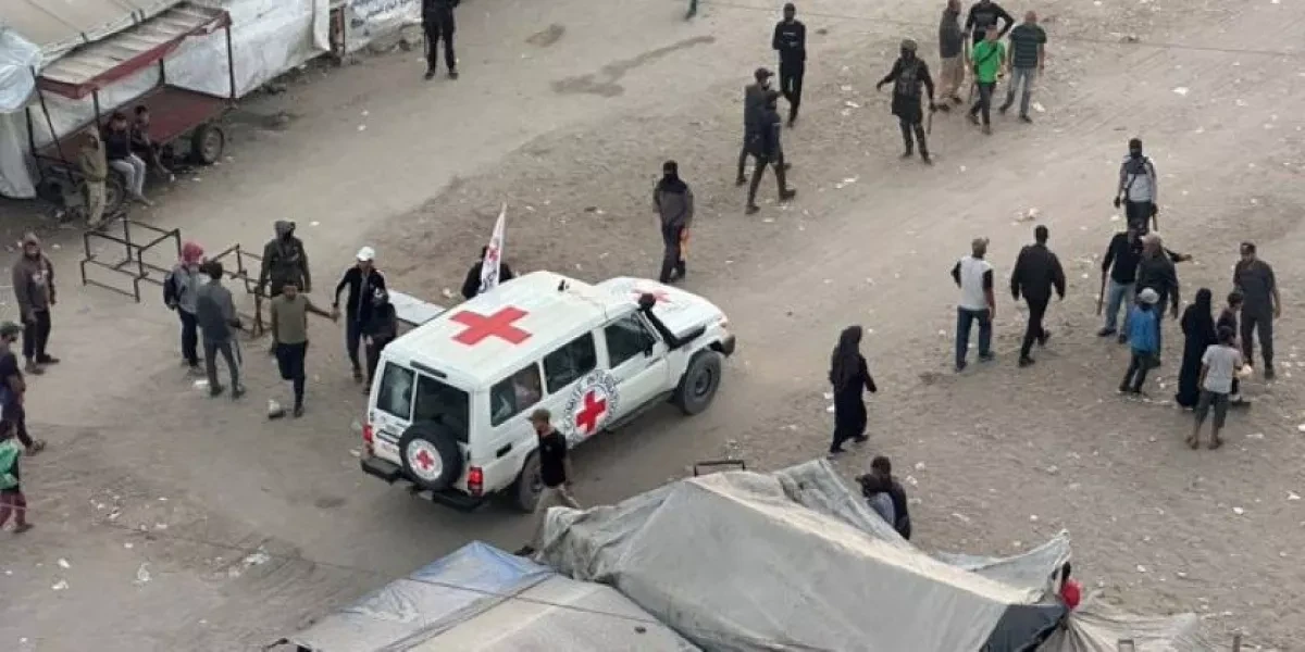 Hamas transfers seven Israeli captives to Red Cross under strict secrecy