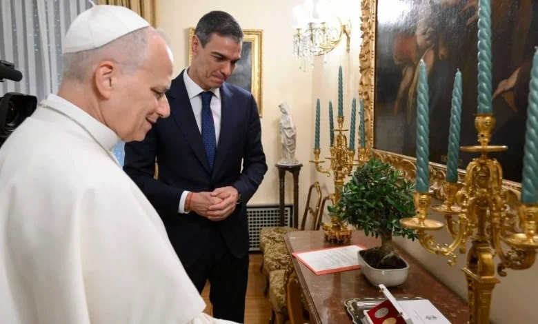 İspaniyada Roma Papasına zeytun ağacı hədiyyə edildi