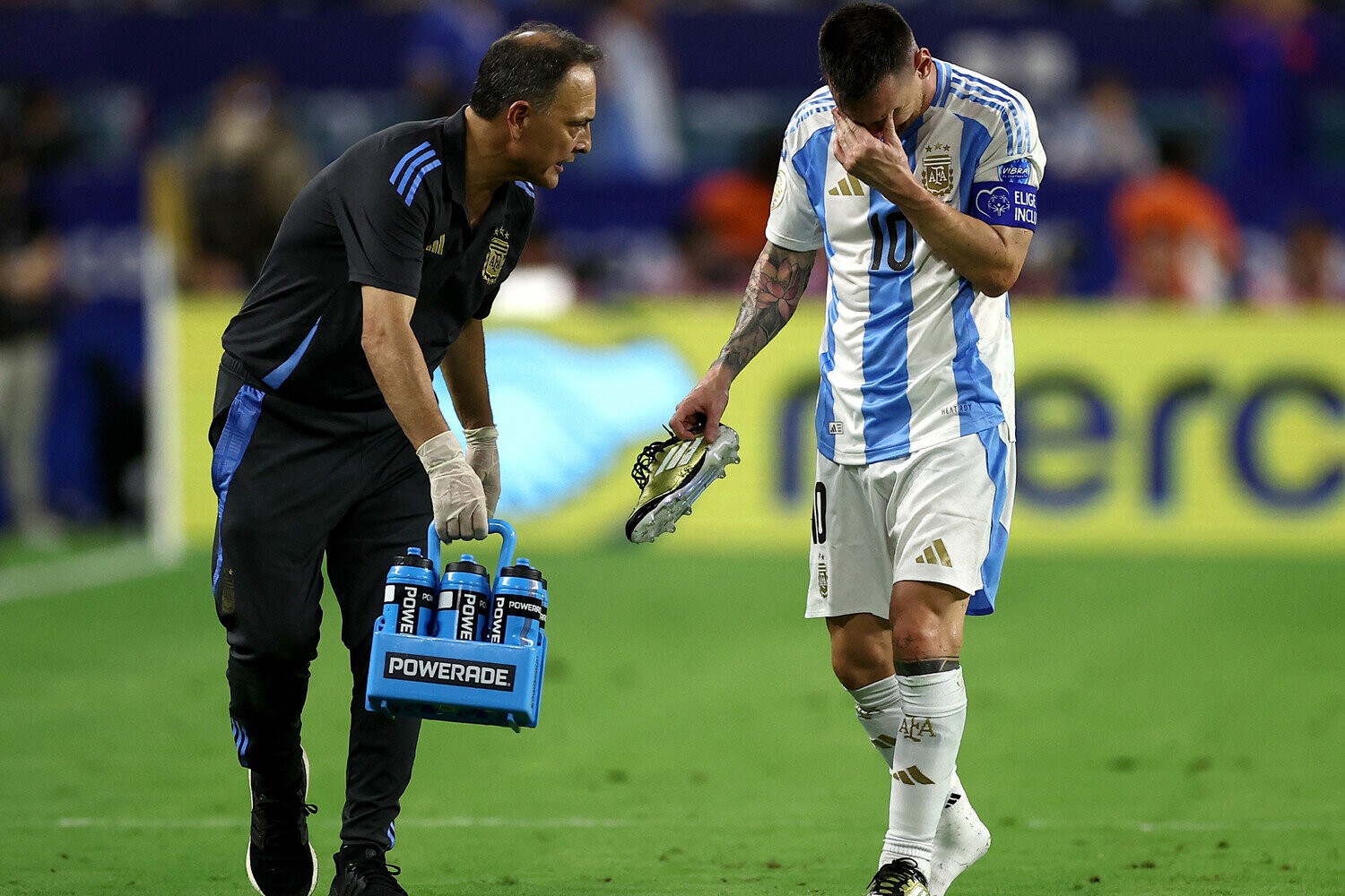Messi qol vurduqdan sonra niyə ağlayıb?
