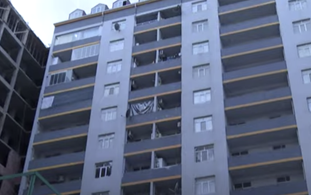 5-ci mərtəbədən yıxılan 4 yaşlı uşaq öldü