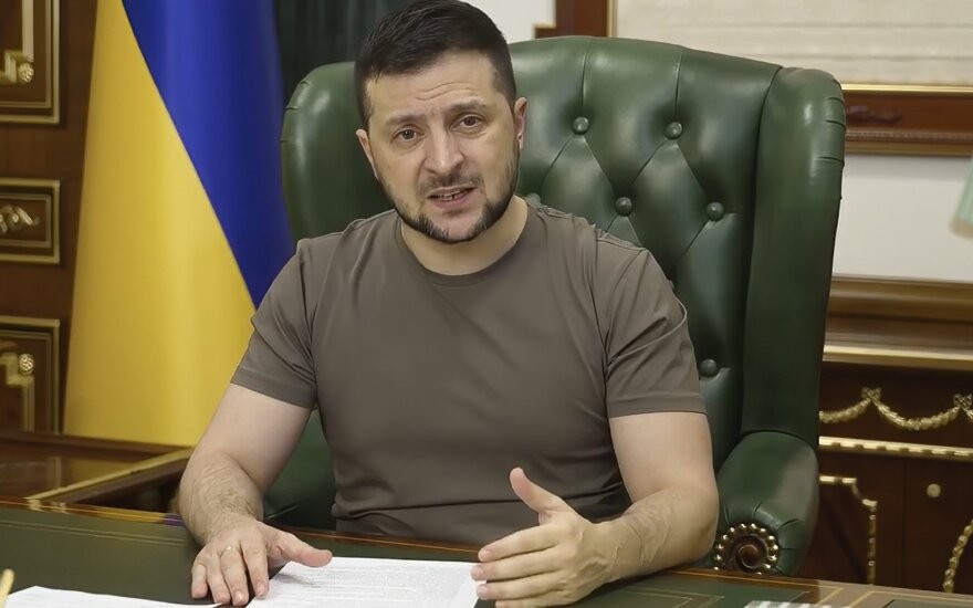 Zelenski: Cəbhədən 1500 km məsafədə yerləşən Ufadakı iki neft zavoduna zərbələr endirilib