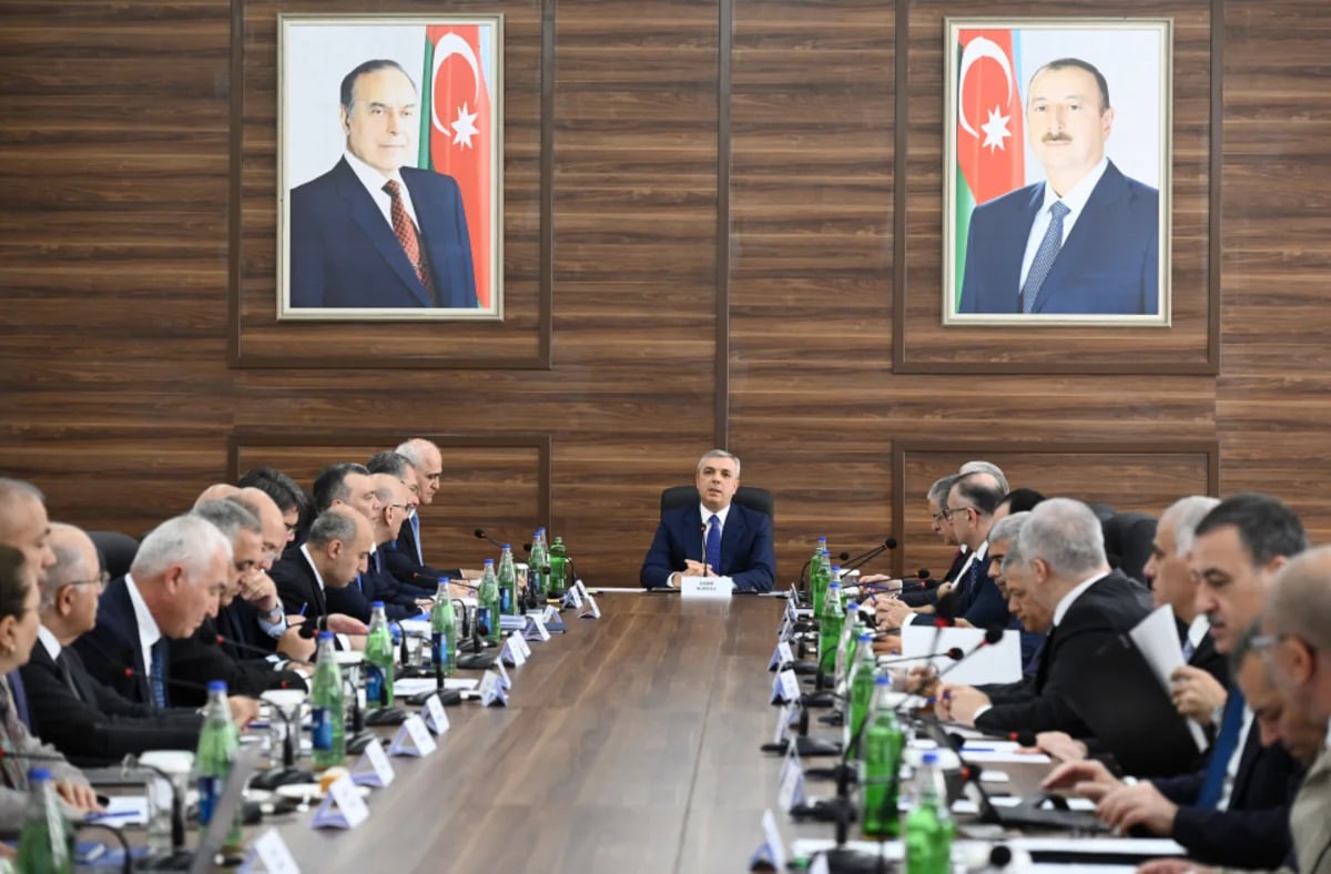 Samir Nuriyev Ağdərədə iclas keçirdi –