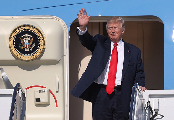 Trump flies partway home from Turkiye in old Air Force One