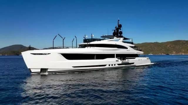 €8 million luxury yacht sinks off Sardinia - Photo