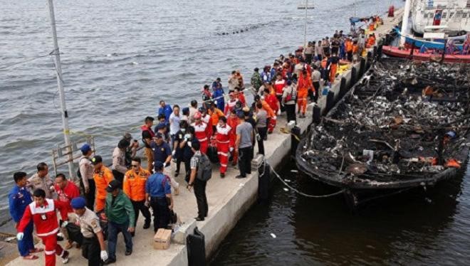 5 dead, 86 missing after ferry catches fire in Philippines