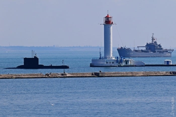 Russia struck two cargo ships heading to Odesa
