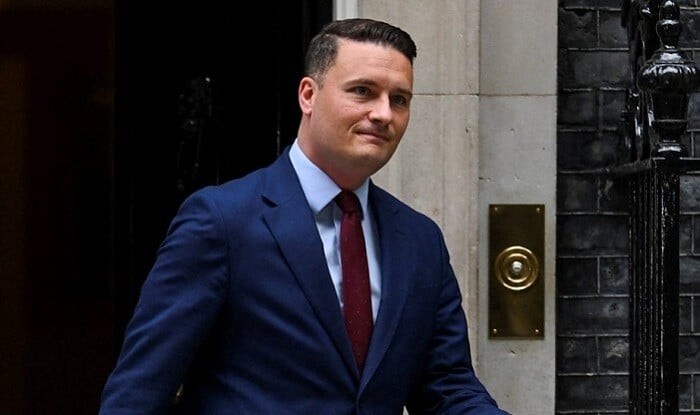 UK backs Zelensky, calls for tougher Russia sanctions