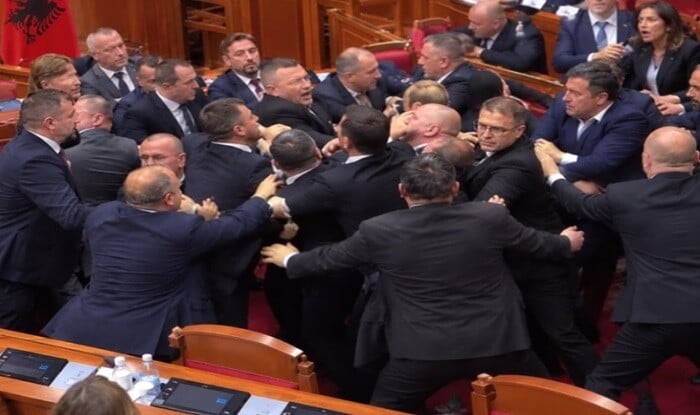 Physical clashes erupt between Albanian lawmakers - Video