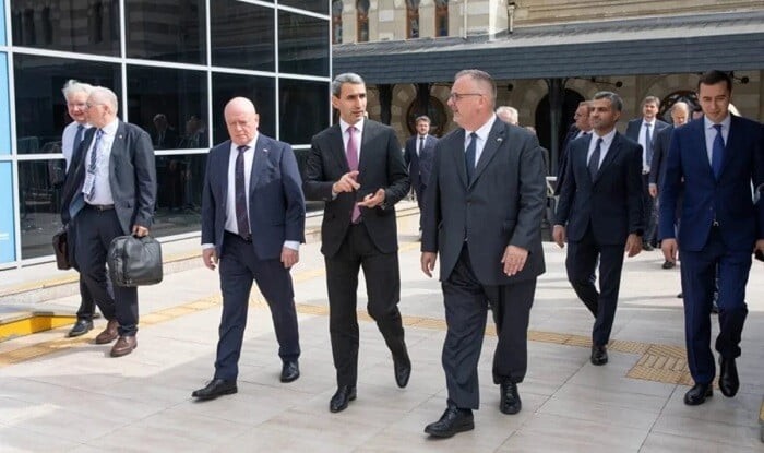 Czech transport minister visits Baku Railway Station - Photo