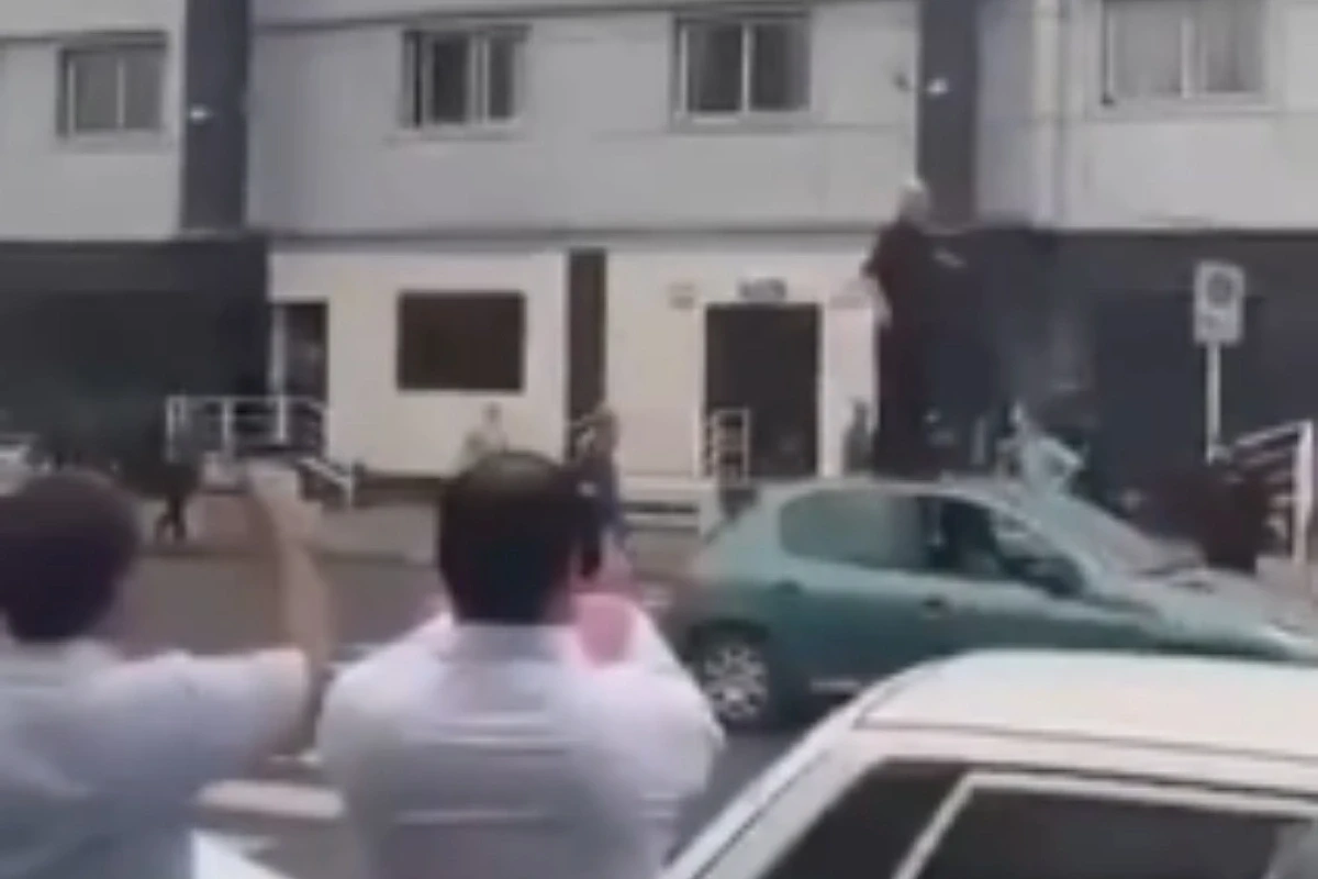 İranda vətəndaş məhkəmə binası qarşısında özünü yandırdı -
