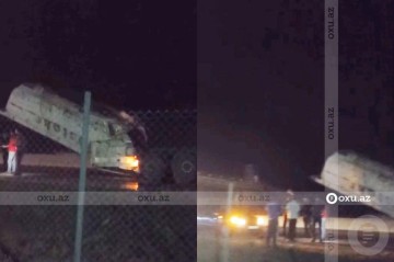 На дороге Баку - Губа грузовик врезался в мост - ВИДЕО
