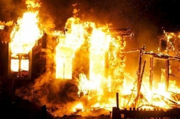 В Баку сгорел дом