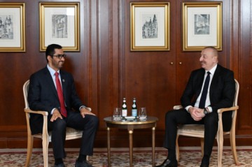 Алиев встретился с министром ОАЭ