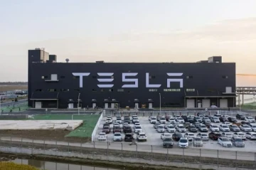 Tesla launches one-month free trial of full self-driving feature in China