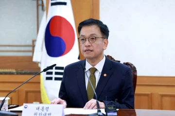 South Korean finance minister quits in last-minute move ahead of impeachment