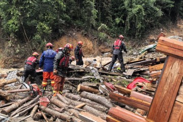 8 suspected to be missing in south China mudslide