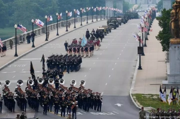 Trump’s grand military parade rolls through Washington video