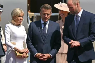 Macron arrives in UK for state visit, Franco-British summit VIDEO