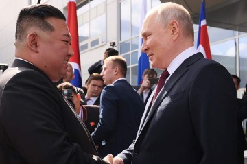 Putin ilə Kim Çen In arasında telefon danışığı olub