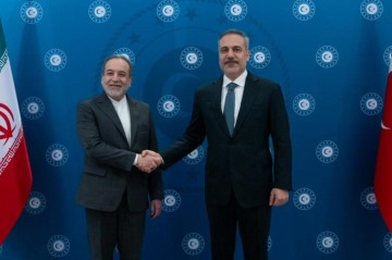 Turkish, Iranian foreign ministers discuss talks on reopening Strait of Hormuz, ceasefire
