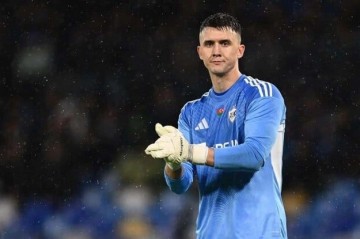 Qarabag goalkeeper Mateusz Kochalski leaves the club