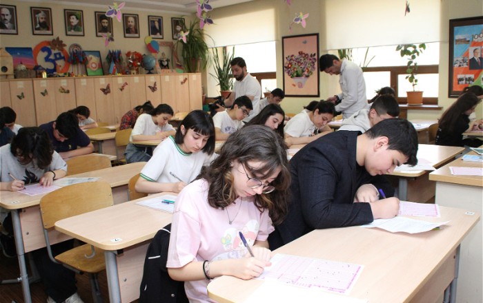 Сегодня около 10 тысяч школьников соревновались в олимпиаде на тему Западный Азербайджан