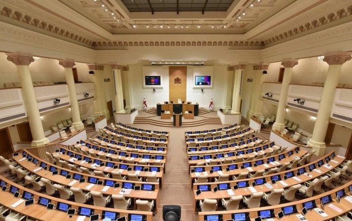 Gürcüstan parlamenti qalmaqallı layihənin son müzakirəsini edəcək - Tbilisidə yürüş başlayıb