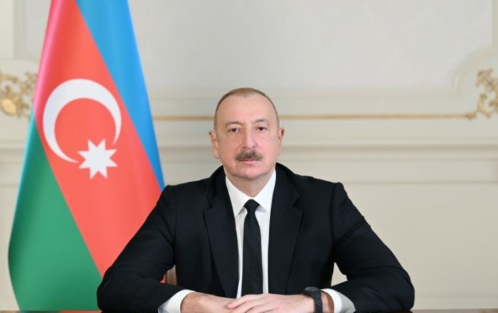 В Азербайджане группа госслужащих награждена за эффективную деятельность