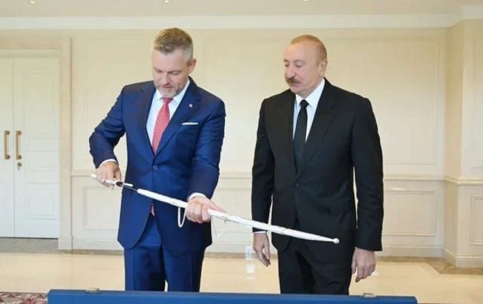 İlham Əliyevin Pelleqriniyə hədiyyəsinin sətiraltı mənası -   Qardaşların mesajı...
