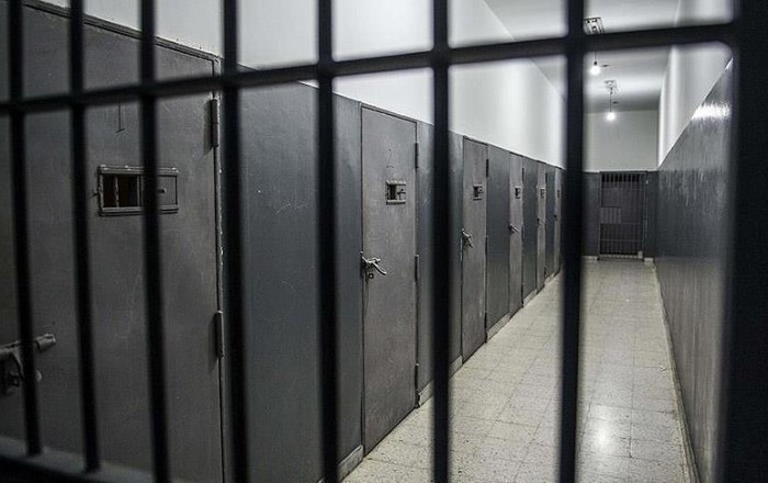 First wave of 700 prisoners released early in UK