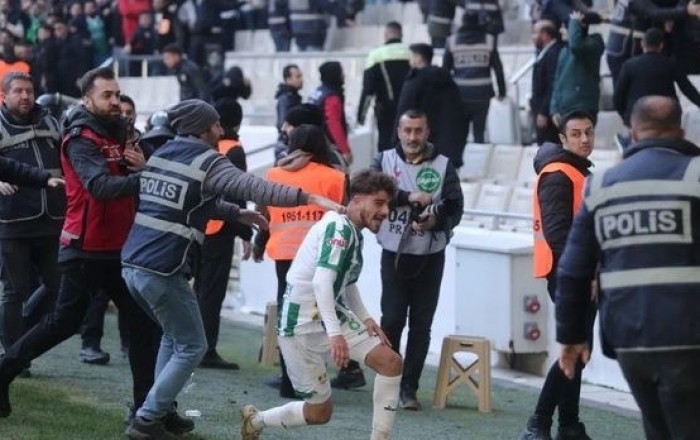 Türkiyə futbolunda OLAY: oyunçular əlbəyaxa davaya ÇIXDI -