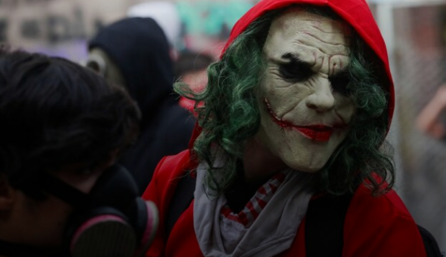 На протестах в Чили появился Джокер