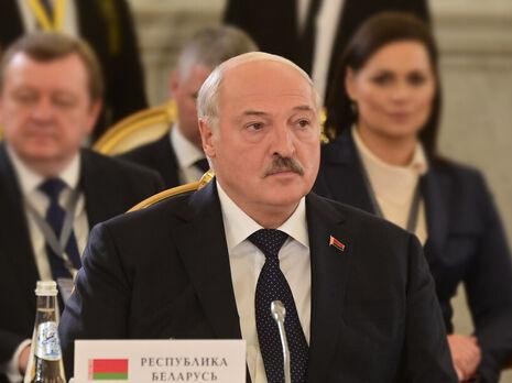 "Lukaşenko Putinlə görüşdən sonra kritik vəziyyətdə xəstəxanaya yerləşdirilib" - Belarus müxalifətçisi<span class="qirmizi"></span>
