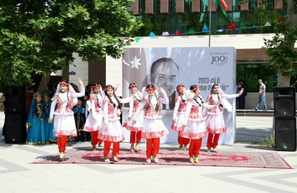В Баку прошел VI Республиканский художественный фестиваль "AZƏRBAYCANIM" - <span class="qirmizi">ФОТО</span>